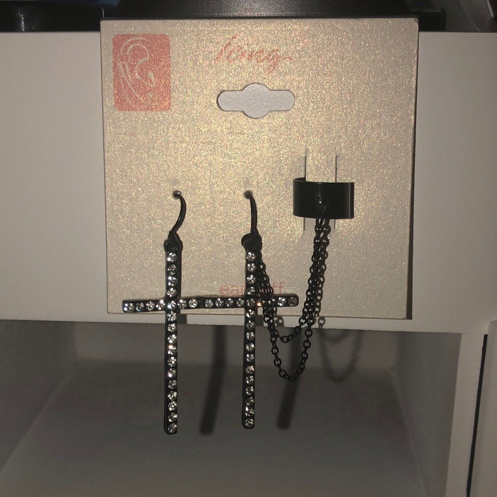 🖤 Black Cross Earrings